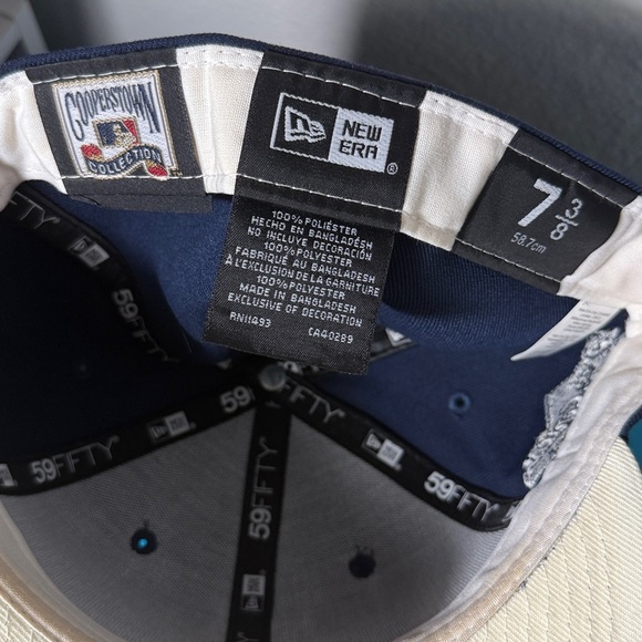 Navy Blue and Cream Los Angeles Dodgers 59Fifty Fitted Cap Size 7 3/8 - Picture 6 of 6
